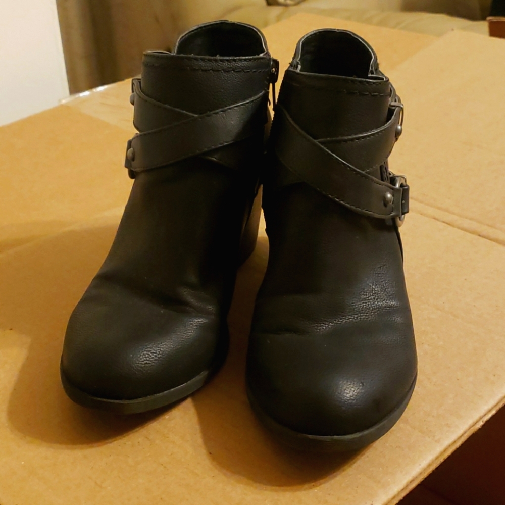 Cute Black sz 6 booties